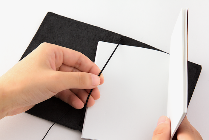 Traveler_s_Notebook_Passport_Black_Slide_Simple_Beautiful_Things