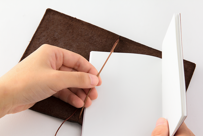 Traveler_s_Notebook_Passport_Brown_Slide_Simple_Beautiful_Things