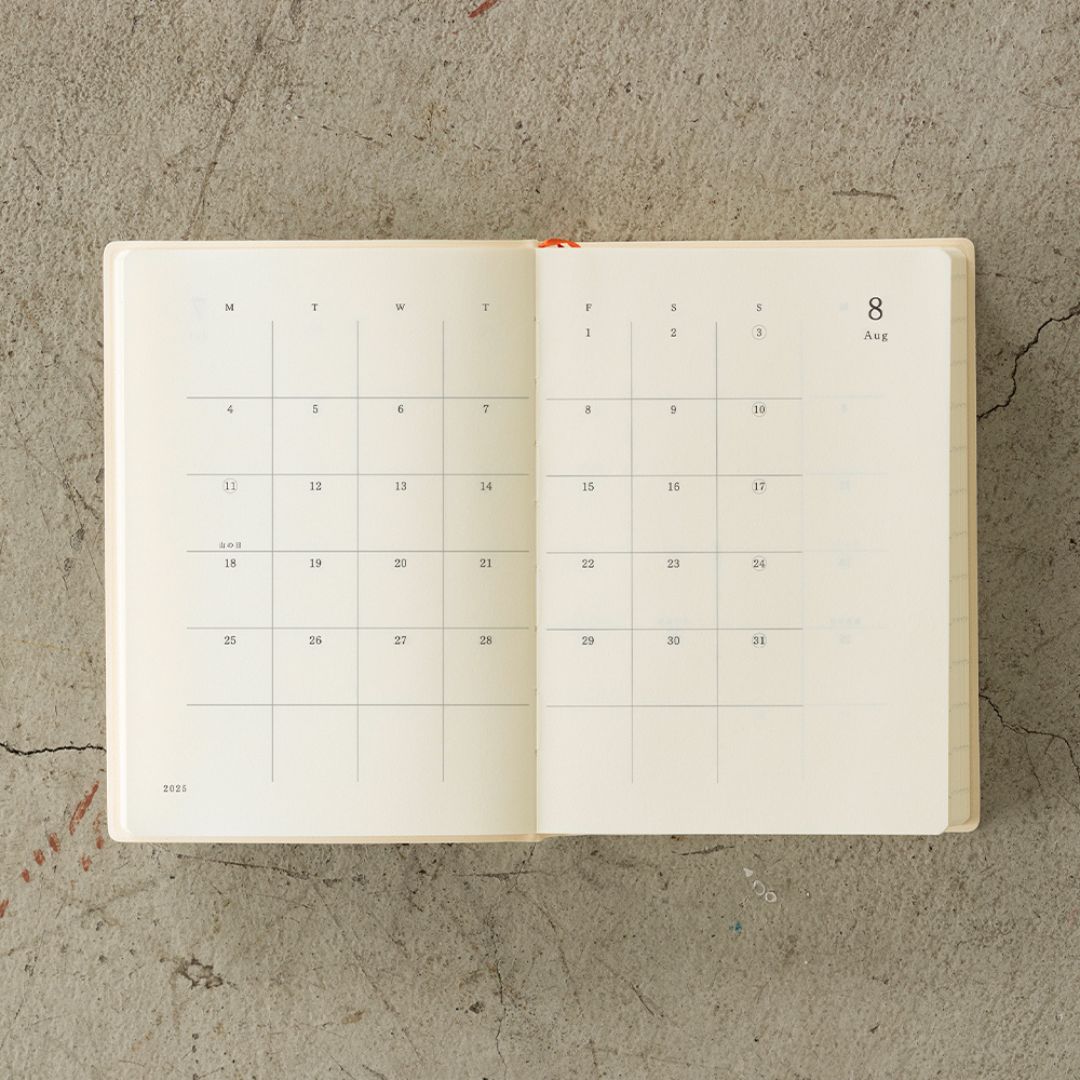 Midori MD - 2025 Diary A6 Day per Page