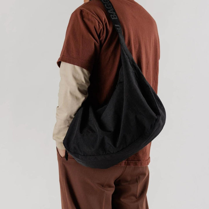 BAGGU スモール ナイロン クレッセントバッグ　ブラック Amazon.com: BAGGU Small Nylon Crescent Bag - Black 37