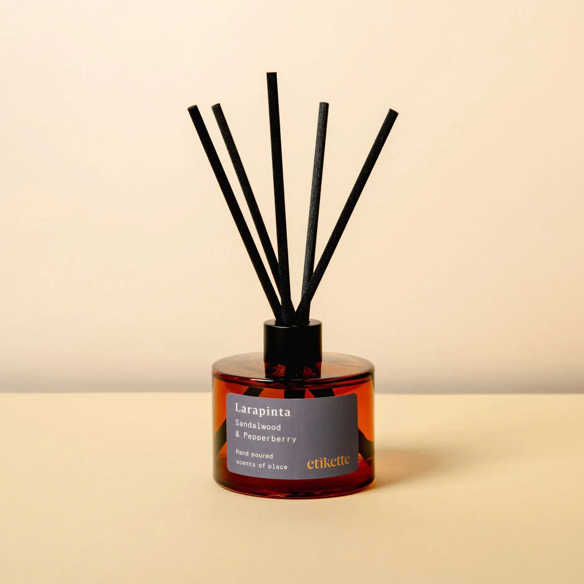 Etikette Reed Diffuser LARAPINTA - Sandalwood & Pepperberry - 200ml