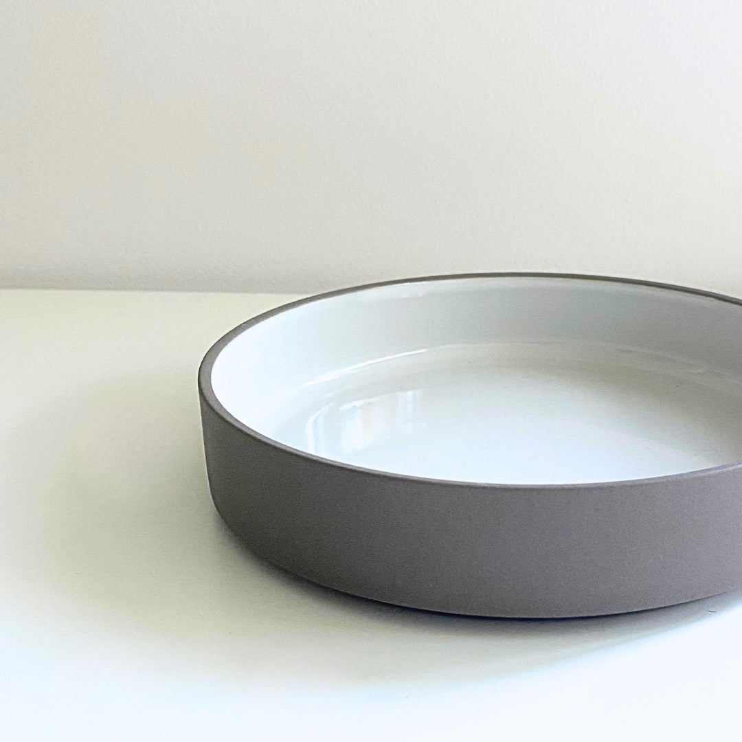Hasami Porcelain Shallow Bowl 25.5cm Ash White
