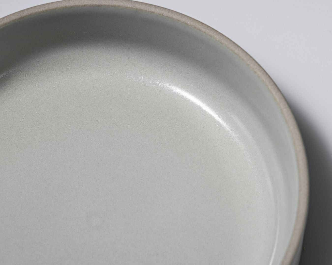 Hasami Porcelain Shallow Bowl 25.5cm Ash White