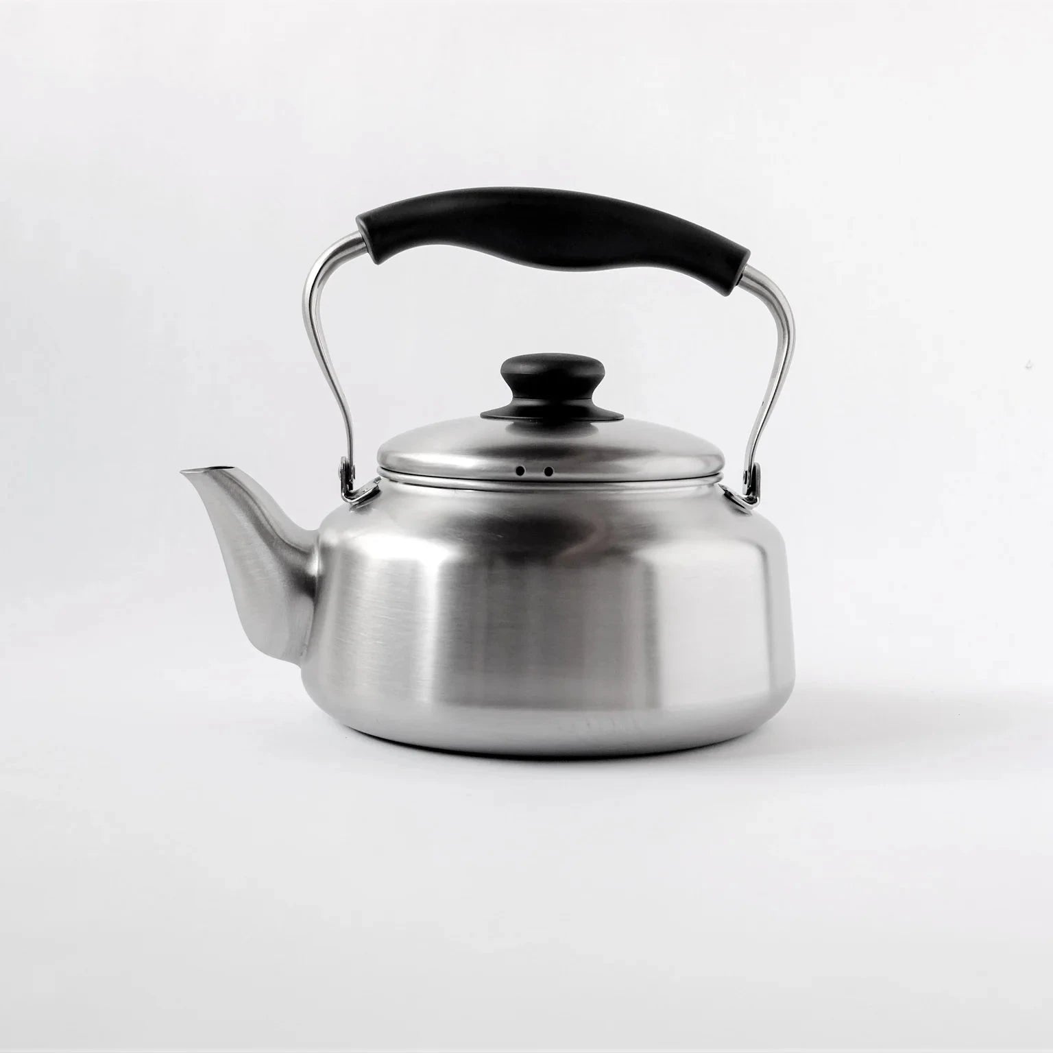 Sori-Yanagi-Design-Kettle-Matte_Simple-Beautiful-Things
