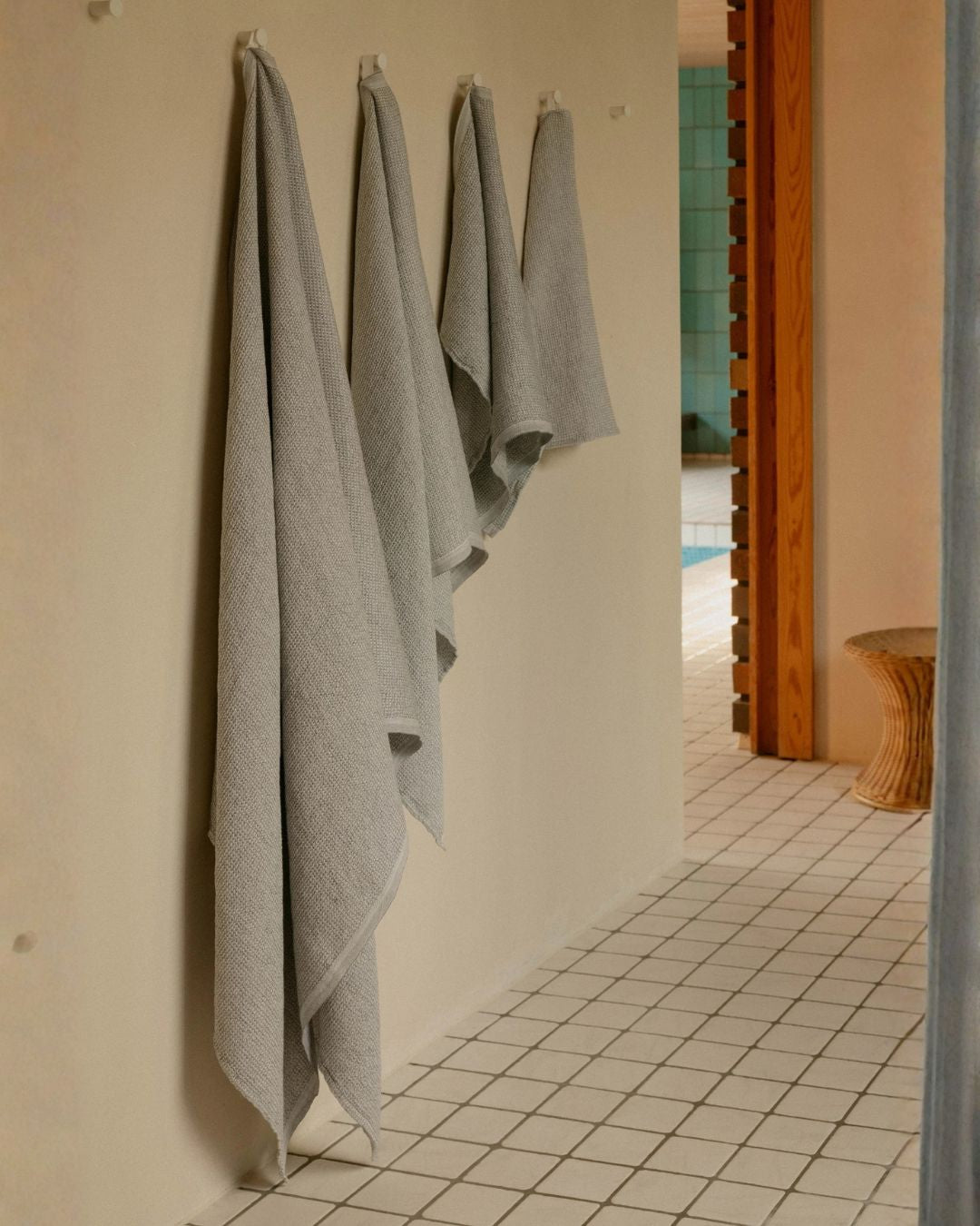 Lapuan_Terva_Olive_White_Towel