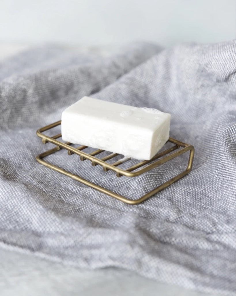 Fog_Linen_IAB401-Brass-Soap-Stand-lifestyle_Simple_Beautiful_Things