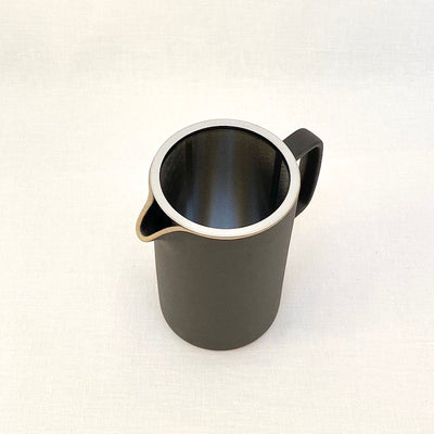 Hasami-Black_tallTeapot_and_strainer_simple_beautiful_things