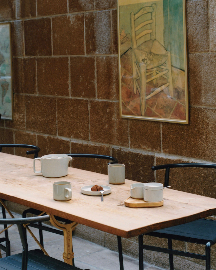 Hasami-cafe-scene-grey-hp036