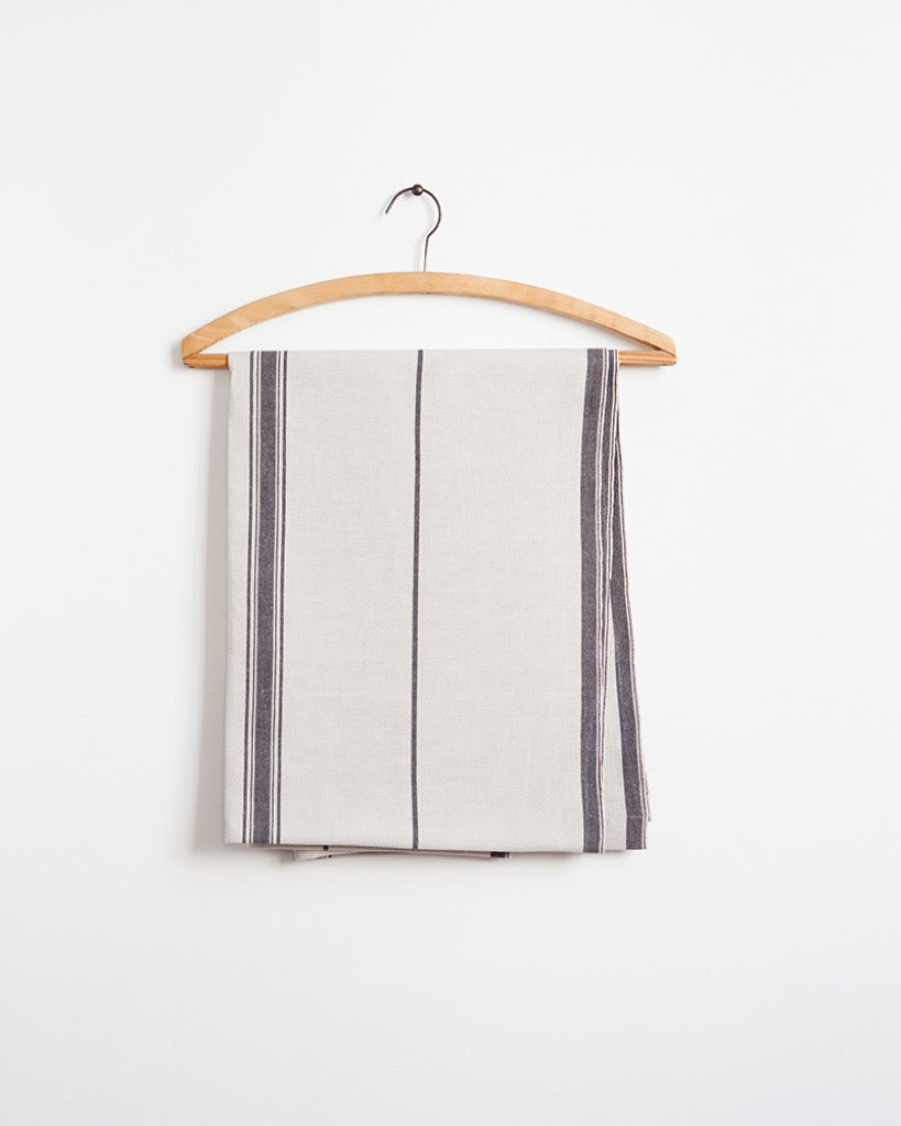 Mungo-Table-Linen-Lisburn-Table-Runner-FrenchNavy-05copy_Simple_Beautiful_Things